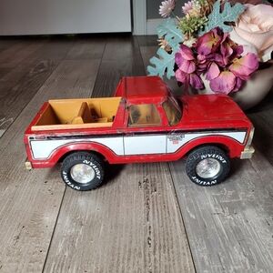 Vintage Nylint 10" Ford Bronco Ranger XLT Red and White Pressed Steel Truck